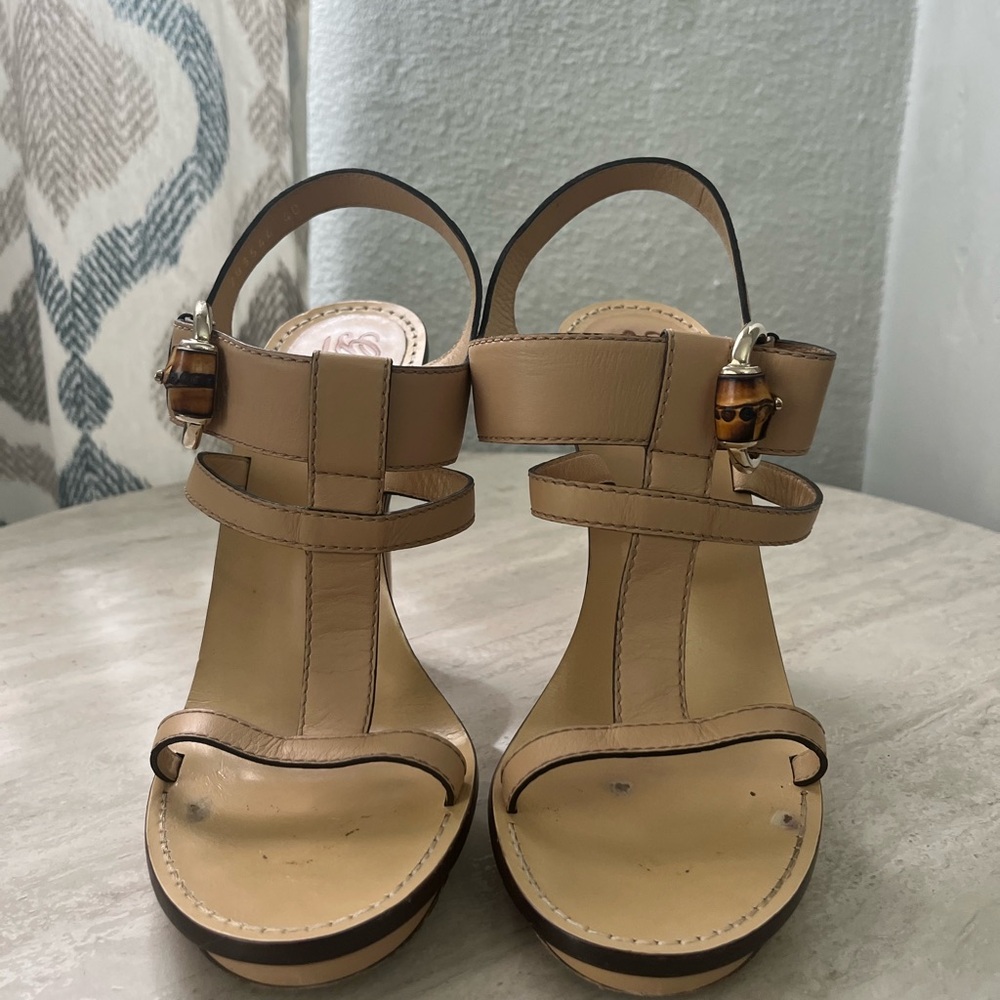 Gucci Beige Leather Heels with Buckle Detail